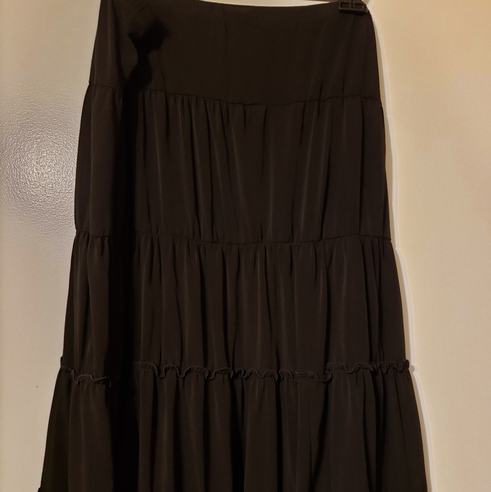Black flowy skirt!!